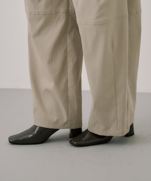 UNITED TOKYO（ユナイテッドトウキョウ）の「ニーコンバージョンパンツ｜ウォッシャブル/ストレッチ/UVカット/撥水/春服（その他パンツ・レディース・アイボリー/ブラック・1/2）」の3枚目の写真
