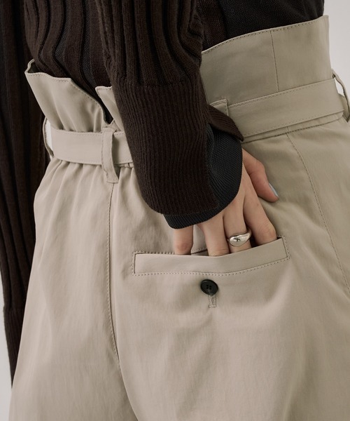 UNITED TOKYO（ユナイテッドトウキョウ）の「ニーコンバージョンパンツ｜ウォッシャブル/ストレッチ/UVカット/撥水/春服（その他パンツ・レディース・アイボリー/ブラック・1/2）」の6枚目の写真