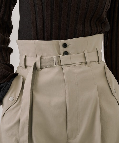 UNITED TOKYO（ユナイテッドトウキョウ）の「ニーコンバージョンパンツ｜ウォッシャブル/ストレッチ/UVカット/撥水/春服（その他パンツ・レディース・アイボリー/ブラック・1/2）」の5枚目の写真