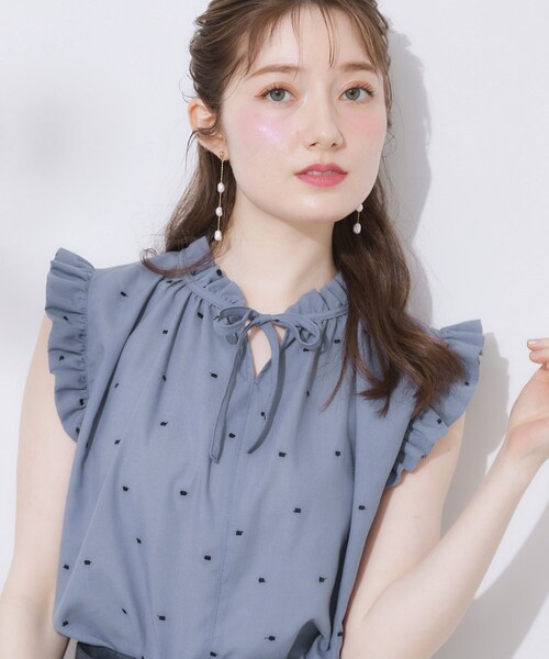 couture brooch（クチュールブローチ）の「【マシンウォッシャブル】ドット刺繍リボンデザインブラウス（シャツ/ブラウス・レディース・ブルー系5/ブラック系・38/36/42/40）」の2枚目の写真