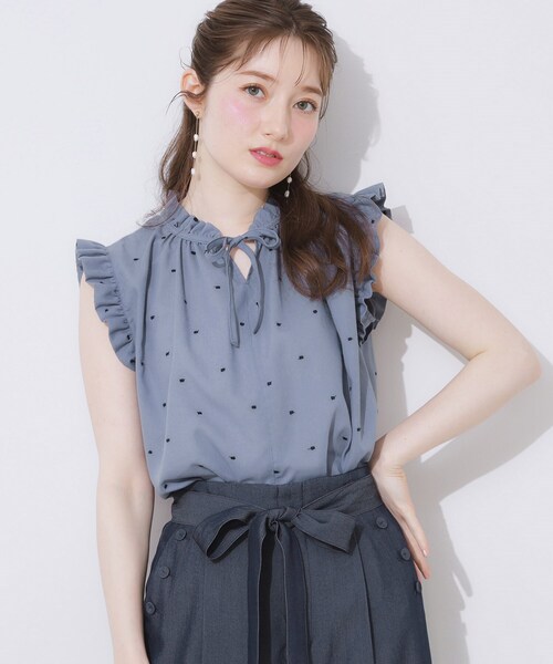 couture brooch（クチュールブローチ）の「【マシンウォッシャブル】ドット刺繍リボンデザインブラウス（シャツ/ブラウス・レディース・ブルー系5/ブラック系・38/36/42/40）」の5枚目の写真