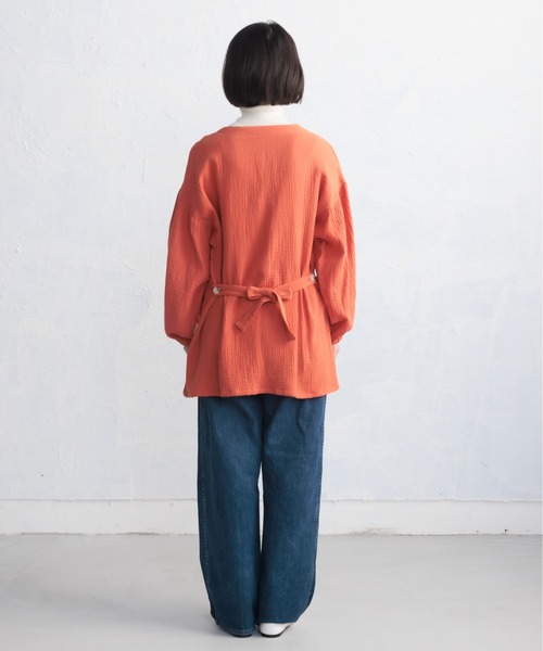 COCO WALK（ココウォーク）の「COCOWALK:二重ガーゼ 羽織れる割烹着 ショート丈（エプロン・レディース・オレンジ/ターコイズブルー・FREE）」の6枚目の写真