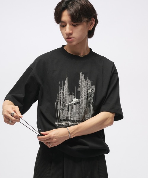 Adoon plain（アドーンプレーン）の「Geometric Skyline Drawcord T-Shirt / ジオメトリック＆スカイラインドローコードTシャツ（Tシャツ/カットソー・メンズ・レッド/オフホワイト/ネイビー/ブラウン/ブラック/ホワイト系その他/ブラック系その他・MEDIUM/LARGE）」の12枚目の写真