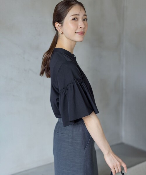 組曲 L(クミキョク オオキイサイズ)の「ギャザースリーブクリア カットソー(Tシャツ/カットソー・レディース・ライトグレー系/ブラック系/ライラック系・7/6)」の12枚目の写真