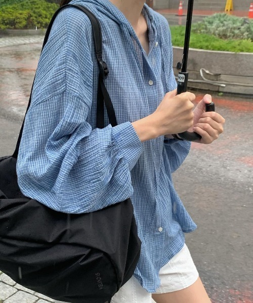 yuue' ( wear )（ユーイ）の「オーバーサイズフード付きチェックシャツ（シャツ/ブラウス・レディース・ブラック/ホワイト/ブルー・FREE）」の14枚目の写真