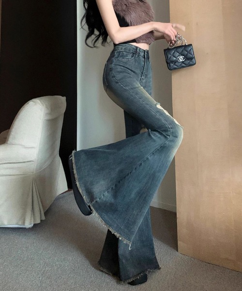 WEGO(ウィゴー)の「WEGO/ダメージ加工ヴィンテージ風デニムフレアパンツ(デニムパンツ・レディース・ブラック・MEDIUM/SMALL)」の5枚目の写真