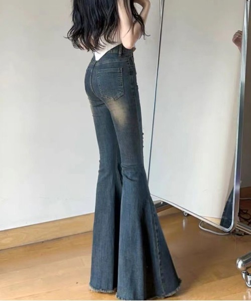 WEGO(ウィゴー)の「WEGO/ダメージ加工ヴィンテージ風デニムフレアパンツ(デニムパンツ・レディース・ブラック・MEDIUM/SMALL)」の6枚目の写真