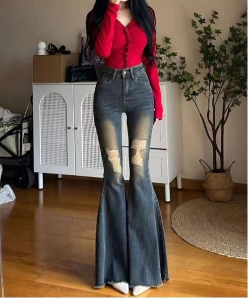 WEGO(ウィゴー)の「WEGO/ダメージ加工ヴィンテージ風デニムフレアパンツ(デニムパンツ・レディース・ブラック・MEDIUM/SMALL)」の2枚目の写真
