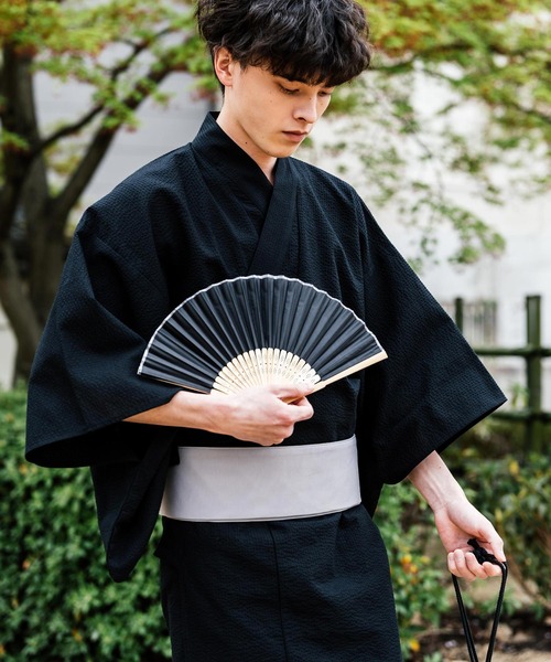 Rocky Monroe（ロッキーモンロー）の「しじら織り帯付き浴衣 扇子 下駄 巾着 5点セット　無地/ストライプ（浴衣・メンズ・ネイビー/ブラック系1/ホワイト・XL/M/L）」の10枚目の写真