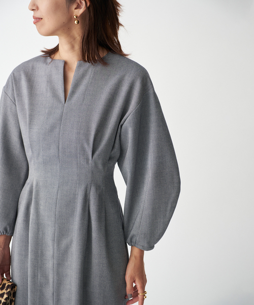 VERMEIL par iena（ヴェルメイユパーイエナ）の「《追加2》P/Ryツイルウエストシェイプワンピース（ワンピース・レディース・ネイビー/マルチ/アイボリー・38/36/40）」の4枚目の写真