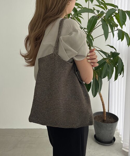 CAPRICIEUX LE'MAGE(カプリシューレマージュ)の「【PC/A4サイズ収納可】ラメトートバッグ(ショルダーバッグ・レディース・チャコールグレー/シルバー/ゴールド・FREE)」の4枚目の写真