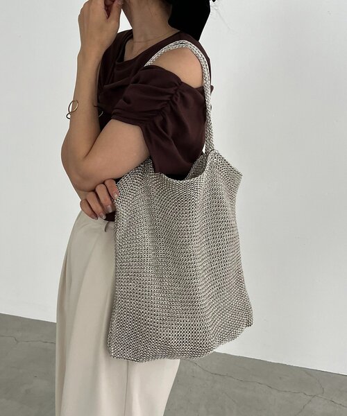 CAPRICIEUX LE'MAGE(カプリシューレマージュ)の「【PC/A4サイズ収納可】ラメトートバッグ(ショルダーバッグ・レディース・チャコールグレー/シルバー/ゴールド・FREE)」の7枚目の写真