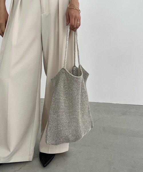 CAPRICIEUX LE'MAGE(カプリシューレマージュ)の「【PC/A4サイズ収納可】ラメトートバッグ(ショルダーバッグ・レディース・チャコールグレー/シルバー/ゴールド・FREE)」の8枚目の写真