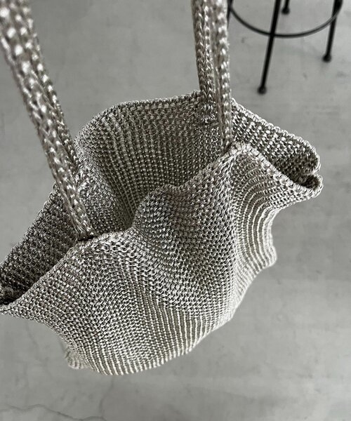 CAPRICIEUX LE'MAGE(カプリシューレマージュ)の「【PC/A4サイズ収納可】ラメトートバッグ(ショルダーバッグ・レディース・チャコールグレー/シルバー/ゴールド・FREE)」の10枚目の写真