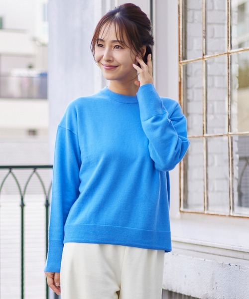 INED（イネド）の「【ご家庭で洗える】ウール100％クルーネックニット（ニット/セーター・レディース・サックスブルー/ブラック/オフホワイト/ブルー/チャコールグレー/ピンク/イエロー・9号）」の6枚目の写真