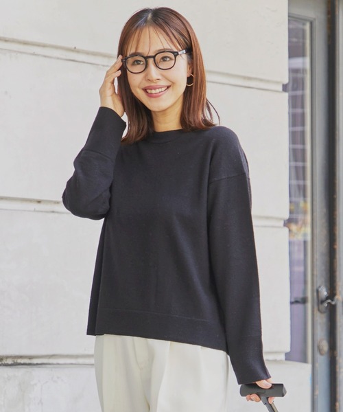 INED（イネド）の「【ご家庭で洗える】ウール100％クルーネックニット（ニット/セーター・レディース・サックスブルー/ブラック/オフホワイト/ブルー/チャコールグレー/ピンク/イエロー・9号）」の3枚目の写真