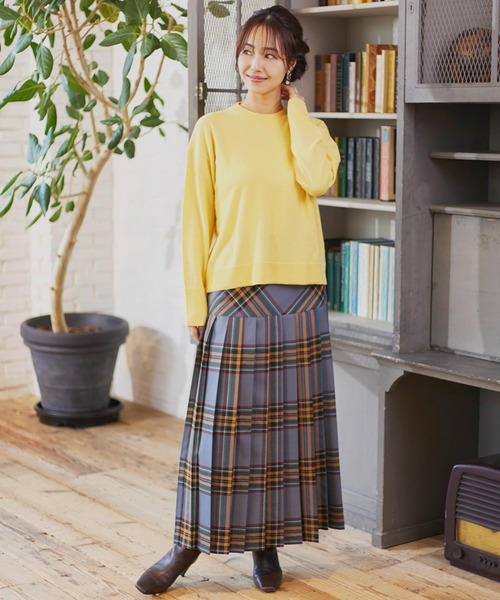 INED（イネド）の「【ご家庭で洗える】ウール100％クルーネックニット（ニット/セーター・レディース・サックスブルー/ブラック/オフホワイト/ブルー/チャコールグレー/ピンク/イエロー・9号）」の8枚目の写真