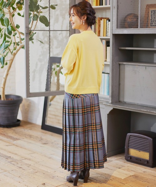 INED（イネド）の「【ご家庭で洗える】ウール100％クルーネックニット（ニット/セーター・レディース・サックスブルー/ブラック/オフホワイト/ブルー/チャコールグレー/ピンク/イエロー・9号）」の10枚目の写真