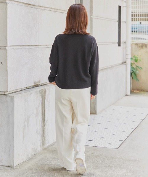 INED（イネド）の「【ご家庭で洗える】ウール100％クルーネックニット（ニット/セーター・レディース・サックスブルー/ブラック/オフホワイト/ブルー/チャコールグレー/ピンク/イエロー・9号）」の16枚目の写真