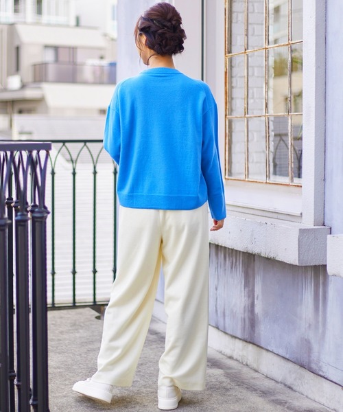 INED（イネド）の「【ご家庭で洗える】ウール100％クルーネックニット（ニット/セーター・レディース・サックスブルー/ブラック/オフホワイト/ブルー/チャコールグレー/ピンク/イエロー・9号）」の19枚目の写真