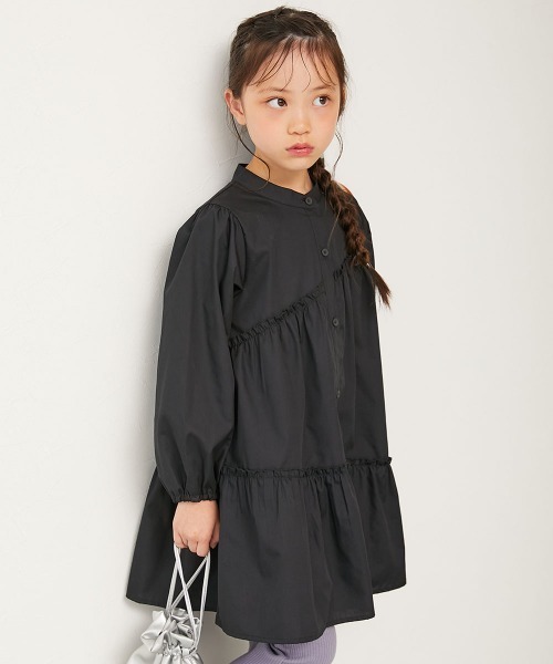 devirock（デビロック）の「ちょっぴり背伸び ふんわり ティアード 長袖 シャツワンピース（ワンピース・キッズ・ホワイト系/ブラック系/ブルー系・100cm/110cm/120cm/130cm/140cm/150cm/160cm）」の3枚目の写真