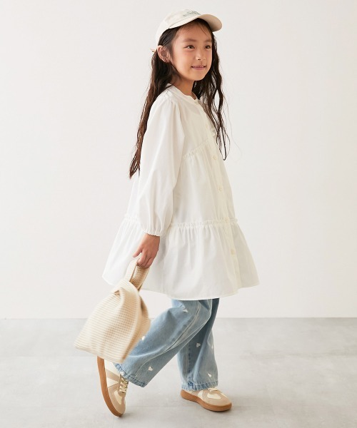 devirock（デビロック）の「ちょっぴり背伸び ふんわり ティアード 長袖 シャツワンピース（ワンピース・キッズ・ホワイト系/ブラック系/ブルー系・100cm/110cm/120cm/130cm/140cm/150cm/160cm）」の4枚目の写真