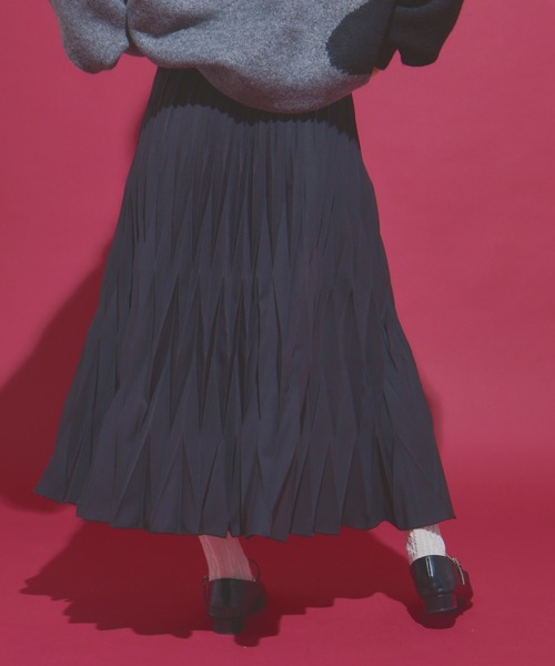 manana suerte（マニャーナスエルテ）の「デザインプリーツロングスカート（スカート・レディース・ゴールド/レッド/ブラック・FREE）」の6枚目の写真