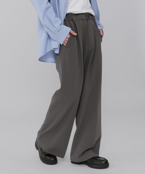 WEGO（ウィゴー）の「WEGO/ローライズバギーフレアスラックス（スラックス・メンズ・ダークグレー/ブラック/ブラウン・MEDIUM/LARGE）」の2枚目の写真