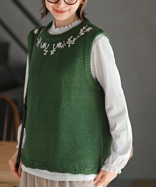 rps(アールピーエス)の「ハンド刺繍裾スカラップニットベスト(ベスト・レディース・ブルー/グレー/グリーン・フリー)」の2枚目の写真