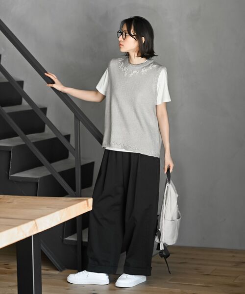 rps(アールピーエス)の「ハンド刺繍裾スカラップニットベスト(ベスト・レディース・ブルー/グレー/グリーン・フリー)」の13枚目の写真