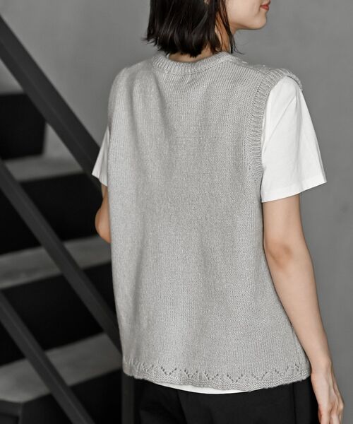 rps(アールピーエス)の「ハンド刺繍裾スカラップニットベスト(ベスト・レディース・ブルー/グレー/グリーン・フリー)」の11枚目の写真