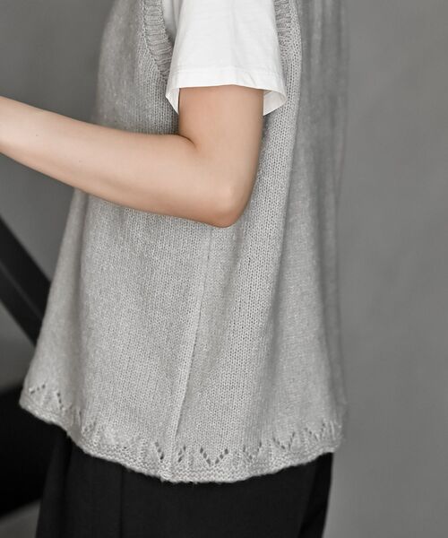 rps(アールピーエス)の「ハンド刺繍裾スカラップニットベスト(ベスト・レディース・ブルー/グレー/グリーン・フリー)」の12枚目の写真