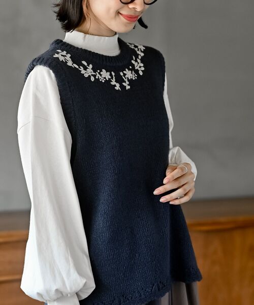 rps(アールピーエス)の「ハンド刺繍裾スカラップニットベスト(ベスト・レディース・ブルー/グレー/グリーン・フリー)」の9枚目の写真