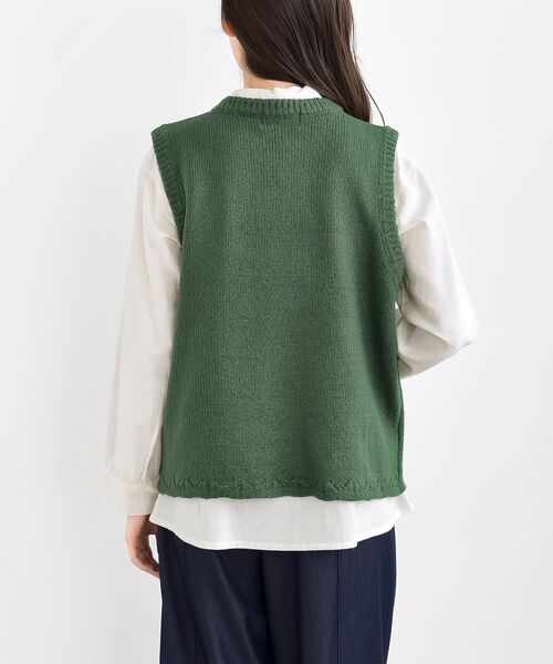 rps(アールピーエス)の「ハンド刺繍裾スカラップニットベスト(ベスト・レディース・ブルー/グレー/グリーン・フリー)」の4枚目の写真