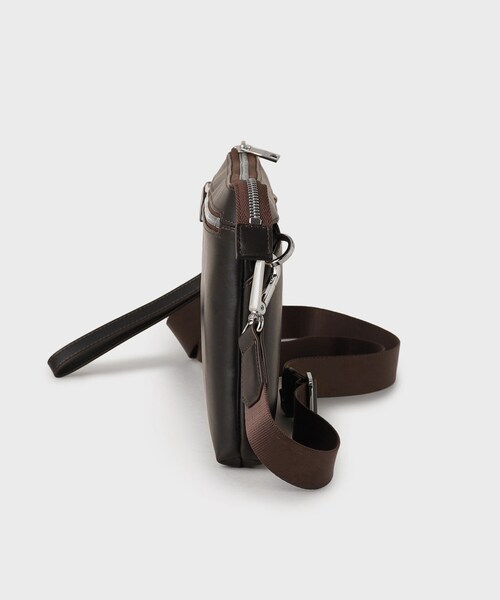 TAKEO KIKUCHI(タケオキクチ)の「アニリンレザー 2WAYクラッチ(クラッチバッグ・メンズ・ダークブラウン/ブラック・00)」の17枚目の写真