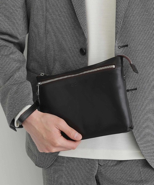 TAKEO KIKUCHI(タケオキクチ)の「アニリンレザー 2WAYクラッチ(クラッチバッグ・メンズ・ダークブラウン/ブラック・00)」の4枚目の写真