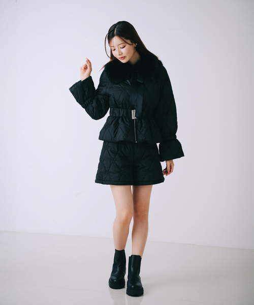 SELFIST(セルフィスト)の「【セットアップ対応】マルチWAYオリジナルロゴフラワー刺繍中綿ジャケット キルティング ファー 襟 取り外し可能 ベルト付き リボン 冬服(ダウンジャケット/コート・レディース・ブラック/ベージュ・フリー)」の7枚目の写真