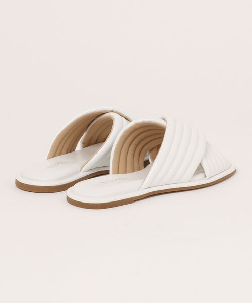 MICHAEL KORS（マイケルコース）の「PORTIA フラット スライド サンダル（サンダル・レディース・ホワイト系・5.5/6/6.5/7/7.5/8）」の2枚目の写真