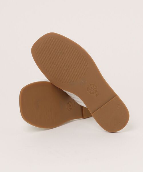 MICHAEL KORS（マイケルコース）の「PORTIA フラット スライド サンダル（サンダル・レディース・ホワイト系・5.5/6/6.5/7/7.5/8）」の3枚目の写真