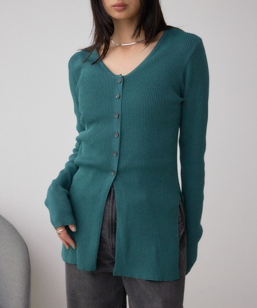 AZUL by moussy(アズールバイマウジー)の「Vネックリブニットカーディガン(カーディガン/ボレロ・レディース・ブラック/ダークグリーン/グレー・FREE)」の3枚目の写真
