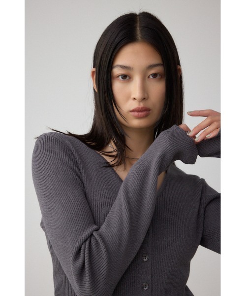AZUL by moussy(アズールバイマウジー)の「Vネックリブニットカーディガン(カーディガン/ボレロ・レディース・ブラック/ダークグリーン/グレー・FREE)」の15枚目の写真