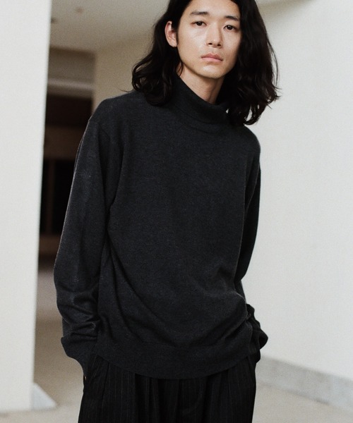 WYM LIDNM（ウィム バイ リドム）の「WOOL BLEND SMOOTH TURTLE NECK KNIT（ニット/セーター・メンズ・チャコール/ライトグレー/グレー/アッシュブラウン・S/M/L）」の6枚目の写真