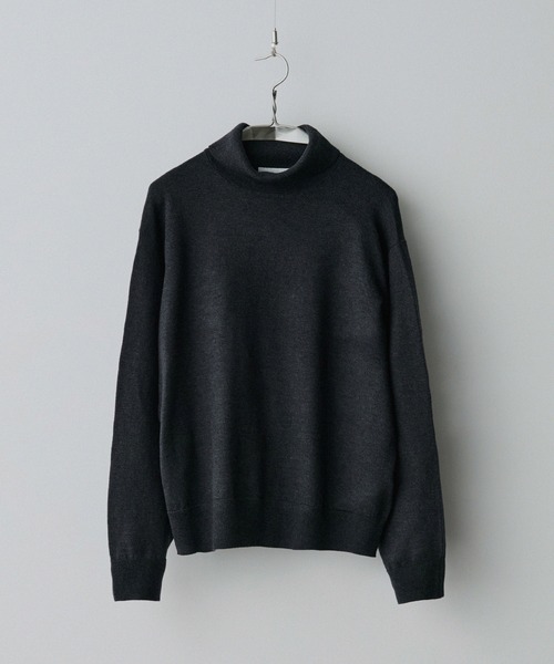 WYM LIDNM（ウィム バイ リドム）の「WOOL BLEND SMOOTH TURTLE NECK KNIT（ニット/セーター・メンズ・チャコール/ライトグレー/グレー/アッシュブラウン・S/M/L）」の8枚目の写真