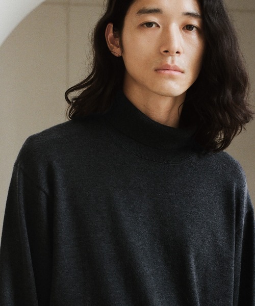 WYM LIDNM（ウィム バイ リドム）の「WOOL BLEND SMOOTH TURTLE NECK KNIT（ニット/セーター・メンズ・チャコール/ライトグレー/グレー/アッシュブラウン・S/M/L）」の5枚目の写真
