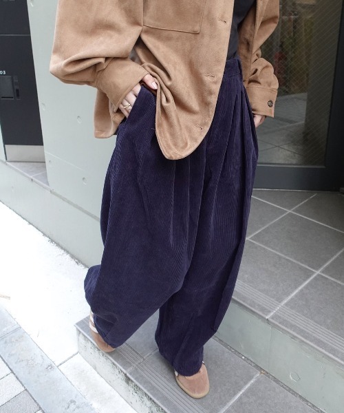 CORNERS（コーナーズ）の「コーデュロイバルーンタックパンツ（その他パンツ・レディース・ネイビー/オフホワイト/ダークブラウン・マルチサイズ）」の20枚目の写真