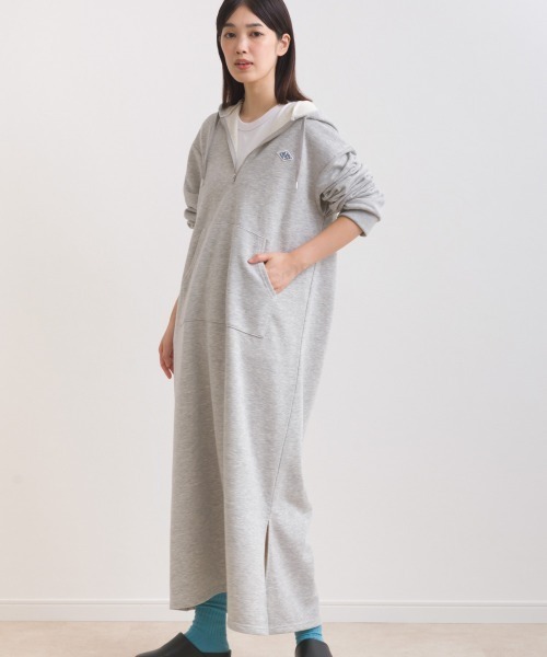 OMNES（オムネス）の「テック裏毛フーディポケットスウェットロングワンピース（ワンピース・レディース・ブラック/ダークグレー/ホワイト/グレー・FREE）」の3枚目の写真