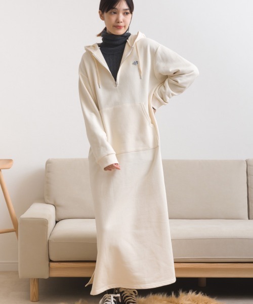 OMNES（オムネス）の「テック裏毛フーディポケットスウェットロングワンピース（ワンピース・レディース・ブラック/ダークグレー/ホワイト/グレー・FREE）」の2枚目の写真