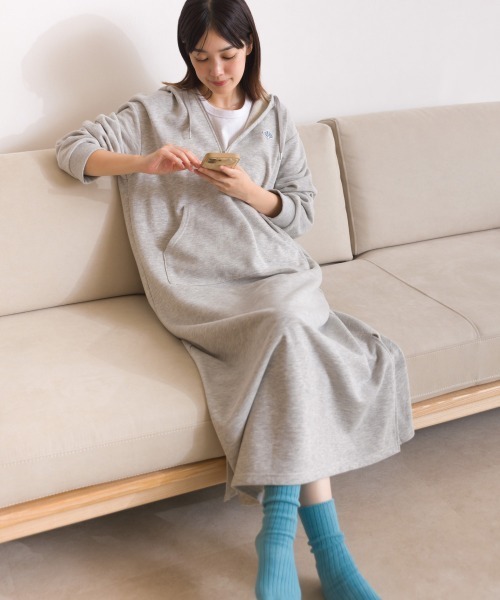 OMNES（オムネス）の「テック裏毛フーディポケットスウェットロングワンピース（ワンピース・レディース・ブラック/ダークグレー/ホワイト/グレー・FREE）」の20枚目の写真