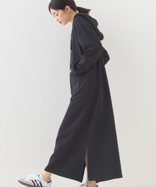 OMNES（オムネス）の「テック裏毛フーディポケットスウェットロングワンピース（ワンピース・レディース・ブラック/ダークグレー/ホワイト/グレー・FREE）」の5枚目の写真