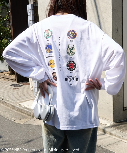 NBA(エヌビーエー)の「【NBA】NBA CHAMPIONS TEAM ARCHIVE LONG Sleeve Tee / CELTICS WARRIORS LAKERS CAVALIERS NUGGETS BUCKS RAPTORS SPURS(Tシャツ/カットソー・メンズ・ブラック/ホワイト・XL/L/M/S/XS)」の9枚目の写真